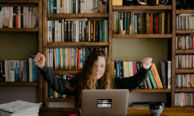 Happy girl behind computer: Annie Spratt