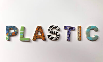 Plastic (in gekleurde letters)